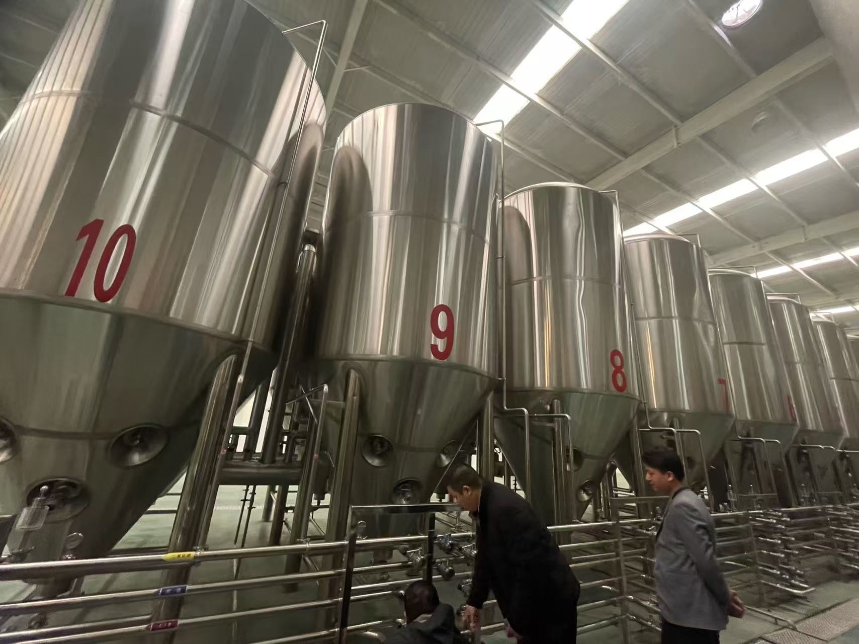 江城精酿啤酒设备厂—平面布置、设备设计、制造、调试、培训等一条龙服务